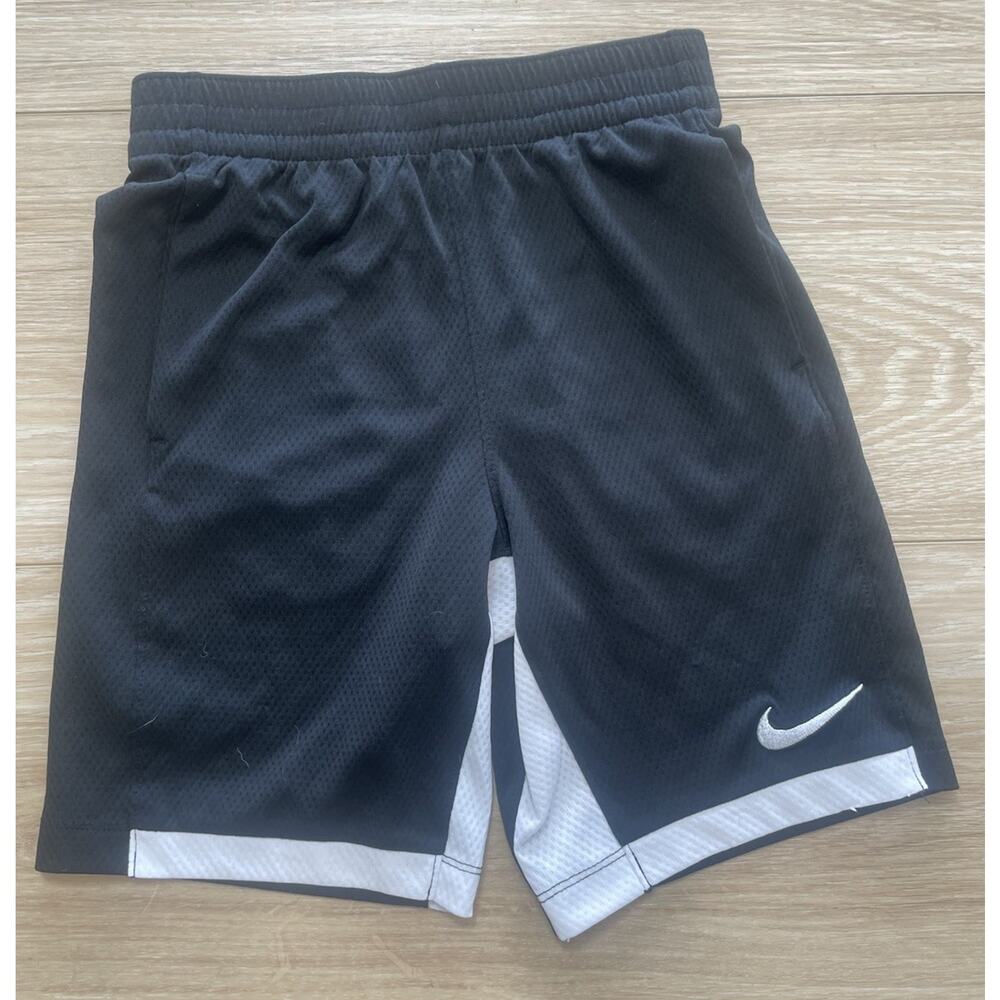 Nike Dri Fit Boys Medium Black White Shorts Basketball Athletic Mesh Pocket 7.5"